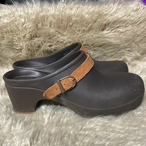 Croc Sarah Clogs Brown Tan 7
